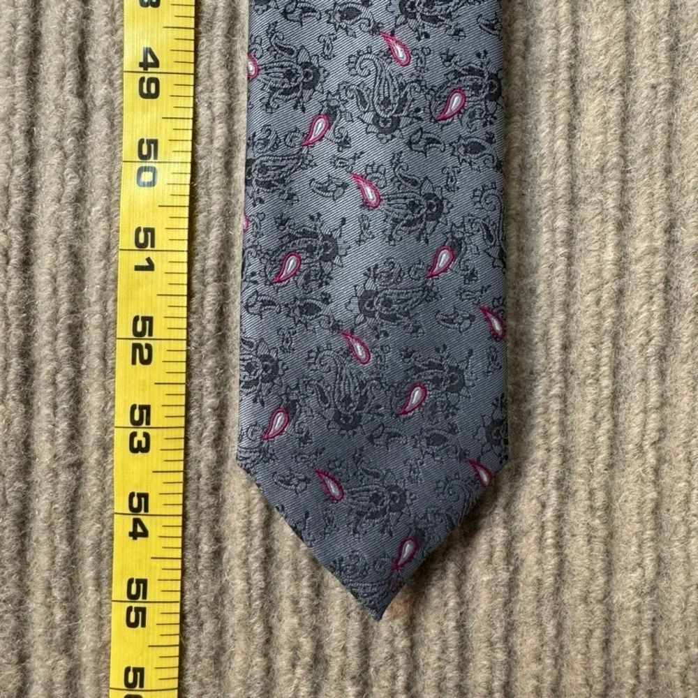 McGregor Mens Grey Paisley Silk Blend Necktie Pink Accents Made in USA RN 16446